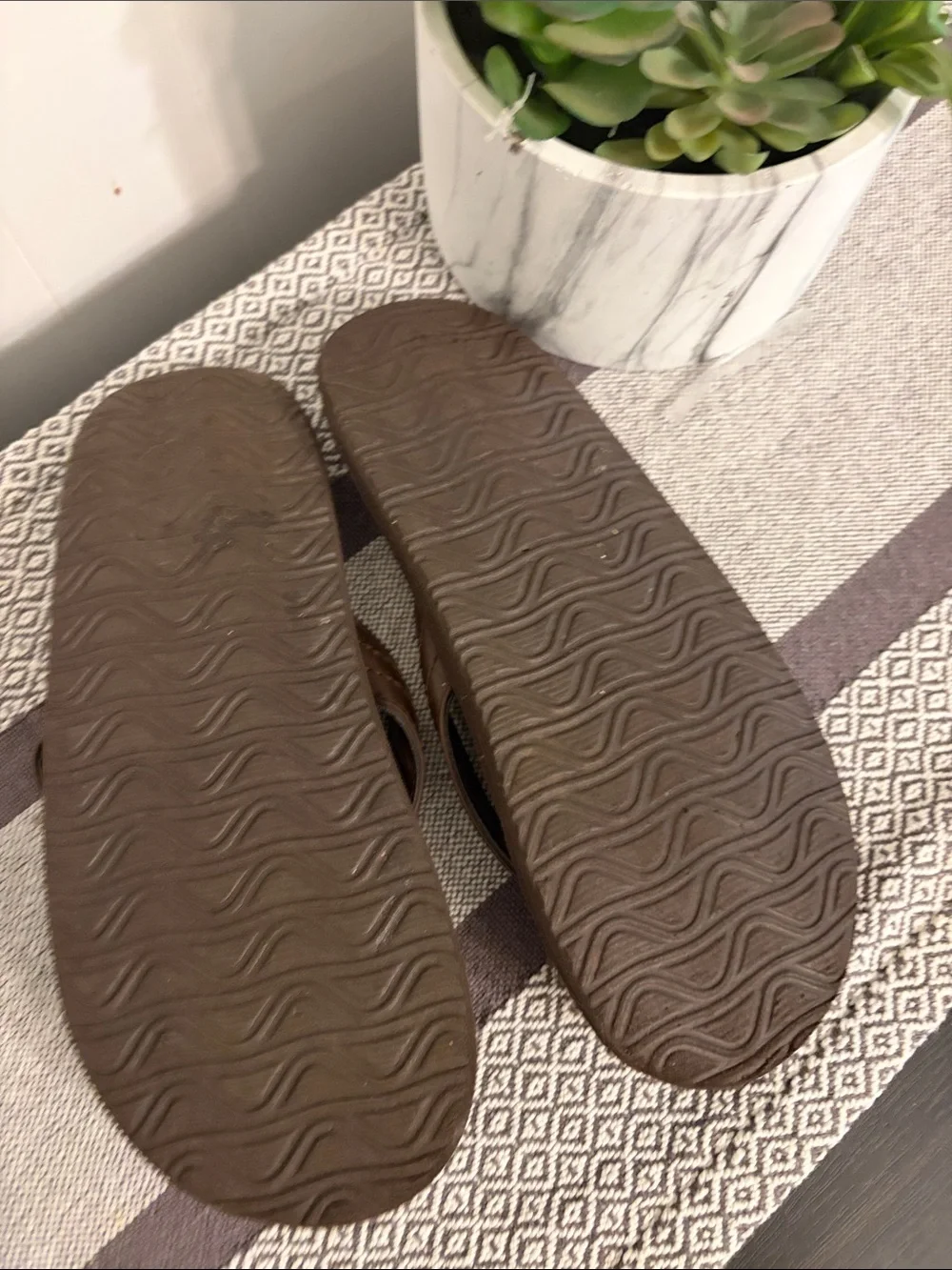 The Children's Place Brown Faux Leather Flip Flops Size 6